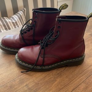 Dr. Martens/burgundy size 6M 7L